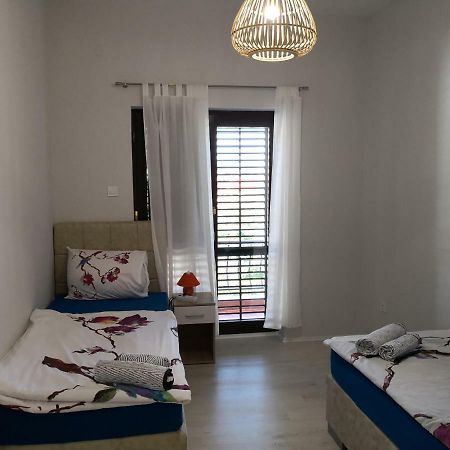 Apartman Cvitkovic Apartment Солине Екстериор снимка