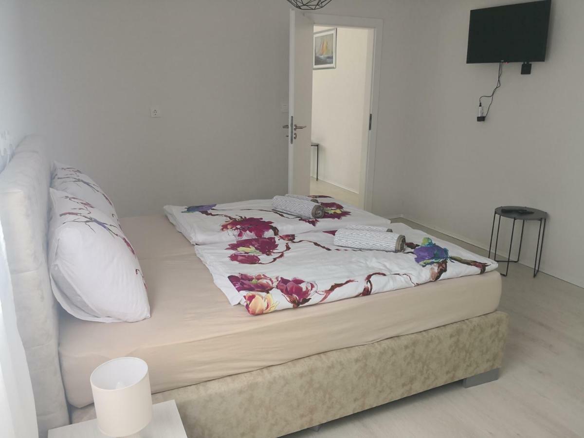 Apartman Cvitkovic Apartment Солине Екстериор снимка